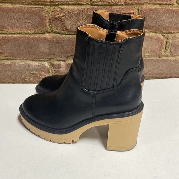 Universal Thread Black Block Heel Ankle Bootie Size 5 - Picture 3 of 7